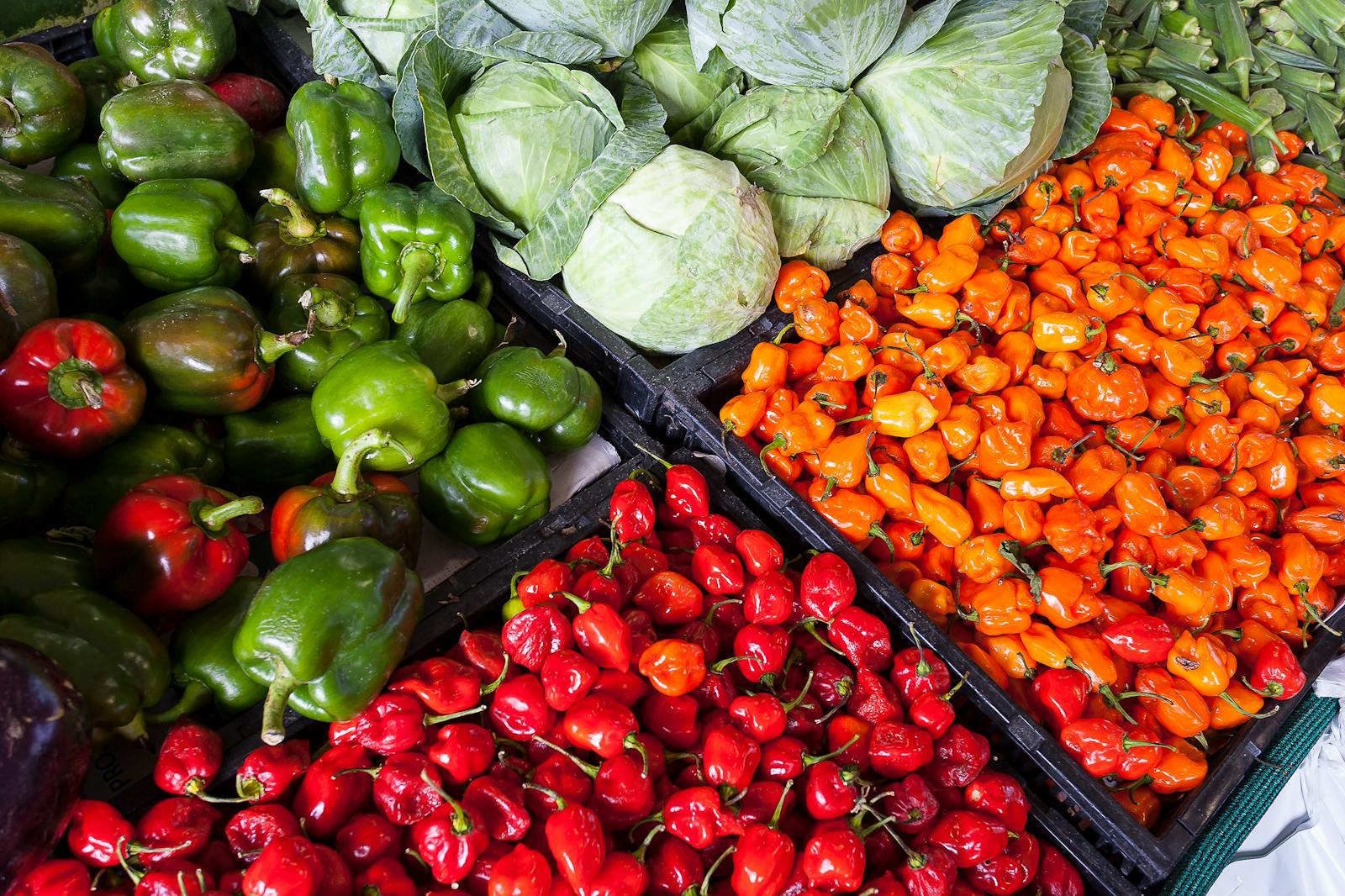 Marché provençal du Cours Masséna, premières cagettes