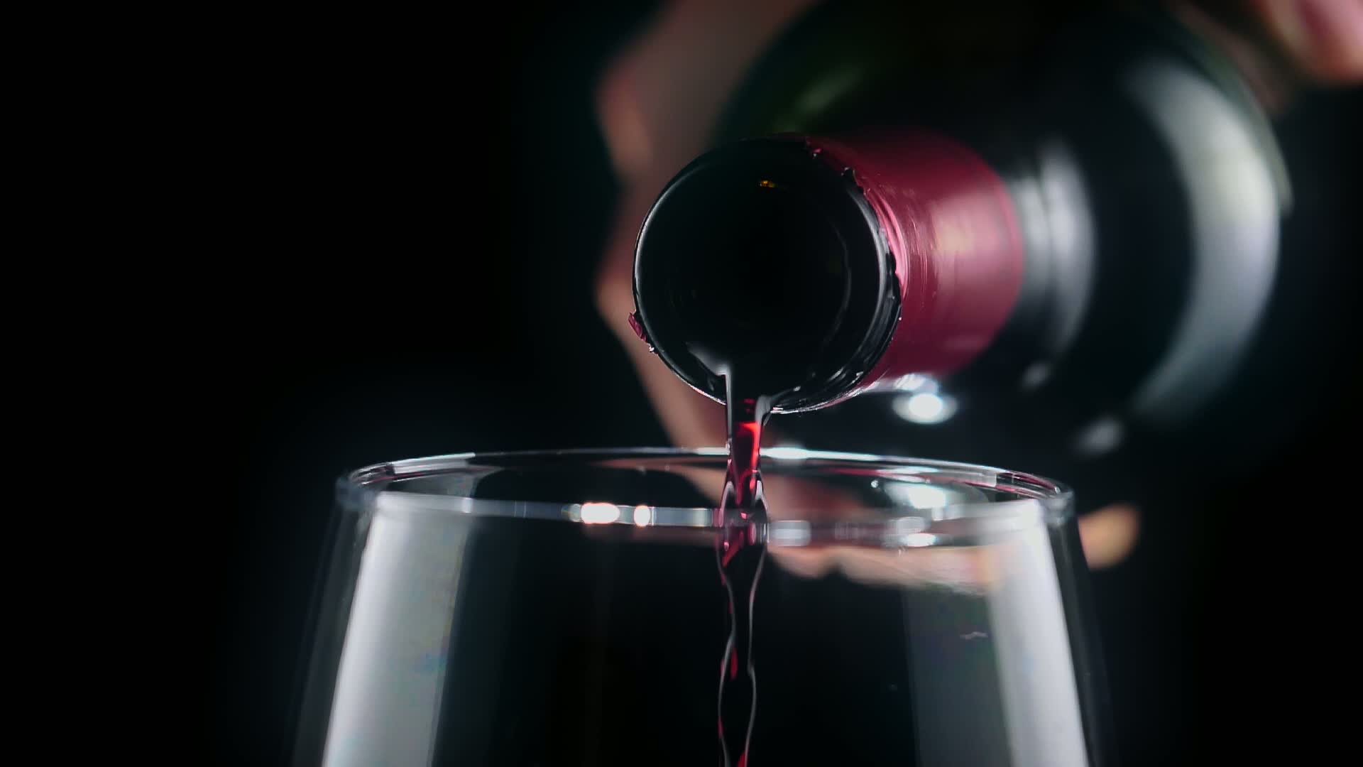 Verre de vin nature sur le comptoir Chez Jeanne, Antibes